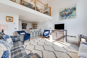 TV, fireplace - 4 Bed in Thorpeness (oc-barrh) (Thorpeness)