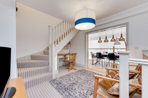 TV, fireplace - 4 Bed in Thorpeness (oc-barrh) (Thorpeness)