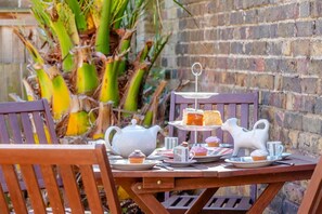 Outdoor dining - 2 Bed in Whitstable (oc-p32035) (Whitstable)