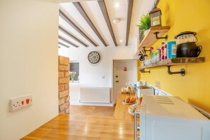 Microwave, oven, dishwasher, highchair - 3 Bed in Llysfaen (oc-t32226) (Llysfaen)
