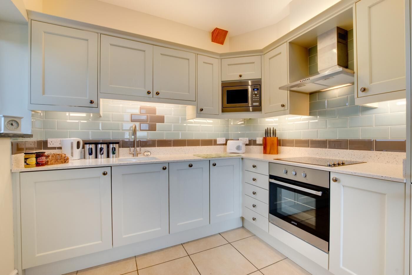 ميكروويف، فرن، غسالة أطباق، مستلزمات طهي/أطباق/أوعية