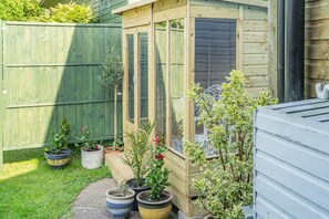 Property grounds - 1 Bed in Parkmill (oc-h32080) (Parkmill)