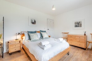 Bügeleisen/Bügelbrett, Reisekinderbett, kostenloses WLAN, Bettwäsche