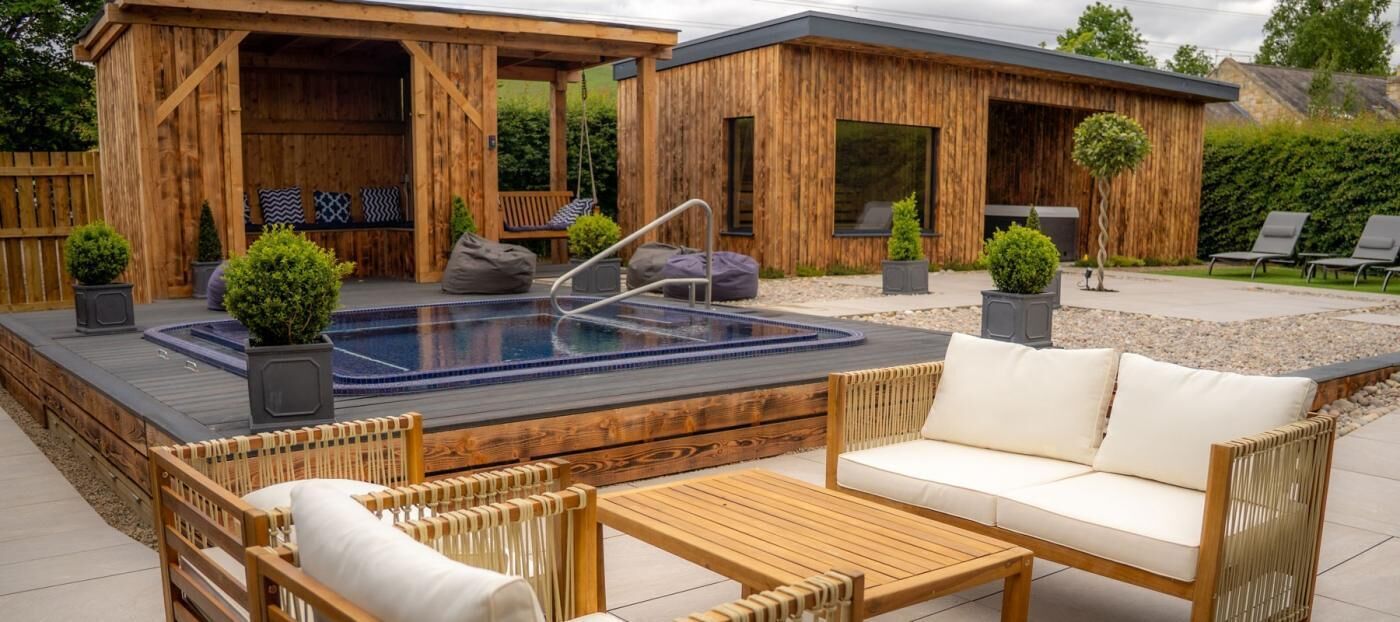 Banyera d'hidromassatge a l'aire lliure