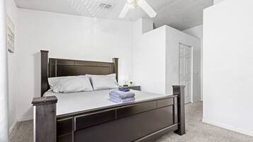 Fer et planche Ă repasser, Wi-Fi, draps fournis