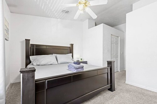 Cheerful 2 BR Townhome: Pool & Central Location!