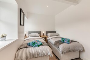 Iron/ironing board, travel cot, free WiFi, bed sheets - 2 Bed in Gilsland (oc-t32230) (Waterhead)
