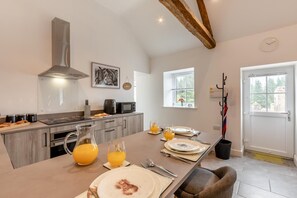 Microwave, oven, dishwasher, high chair - 2 Bed in Gilsland (oc-t32230) (Waterhead)