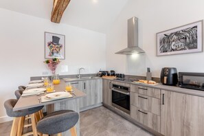 Microwave, oven, dishwasher, high chair - 2 Bed in Gilsland (oc-t32230) (Waterhead)