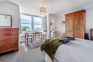 Iron/ironing board, bed sheets - 4 Bed in Little Haven (oc-c32095) (Little Haven)