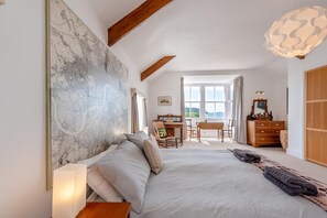 Iron/ironing board, bed sheets - 4 Bed in Little Haven (oc-c32095) (Little Haven)