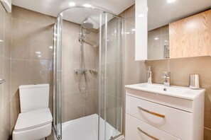 Hair dryer, towels - 1 Bed in Whitby (oc-w503) (Whitby)