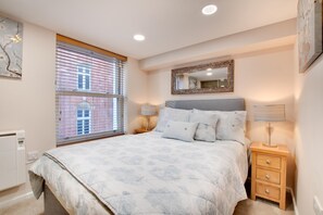 Iron/ironing board, free WiFi, bed sheets - 1 Bed in Whitby (oc-w503) (Whitby)