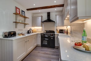 Oven, dishwasher, cookware/dishes/utensils