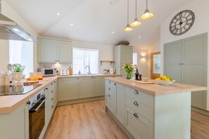 Mikroaaltouuni, uuni, astianpesukone