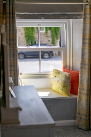 Interior - 2 Bed in Thwaite (oc-ds946) (Thwaite)