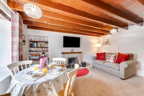 Interior - 2 Bed in Thwaite (oc-ds946) (Thwaite)