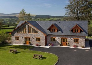Exterior - 9 Bed in Brecon (oc-cvelo) (Crai)