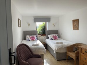 Bügeleisen/Bügelbrett, kostenloses WLAN, Bettwäsche