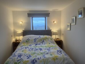 Bügeleisen/Bügelbrett, Reisekinderbett, kostenloses WLAN, Bettwäsche