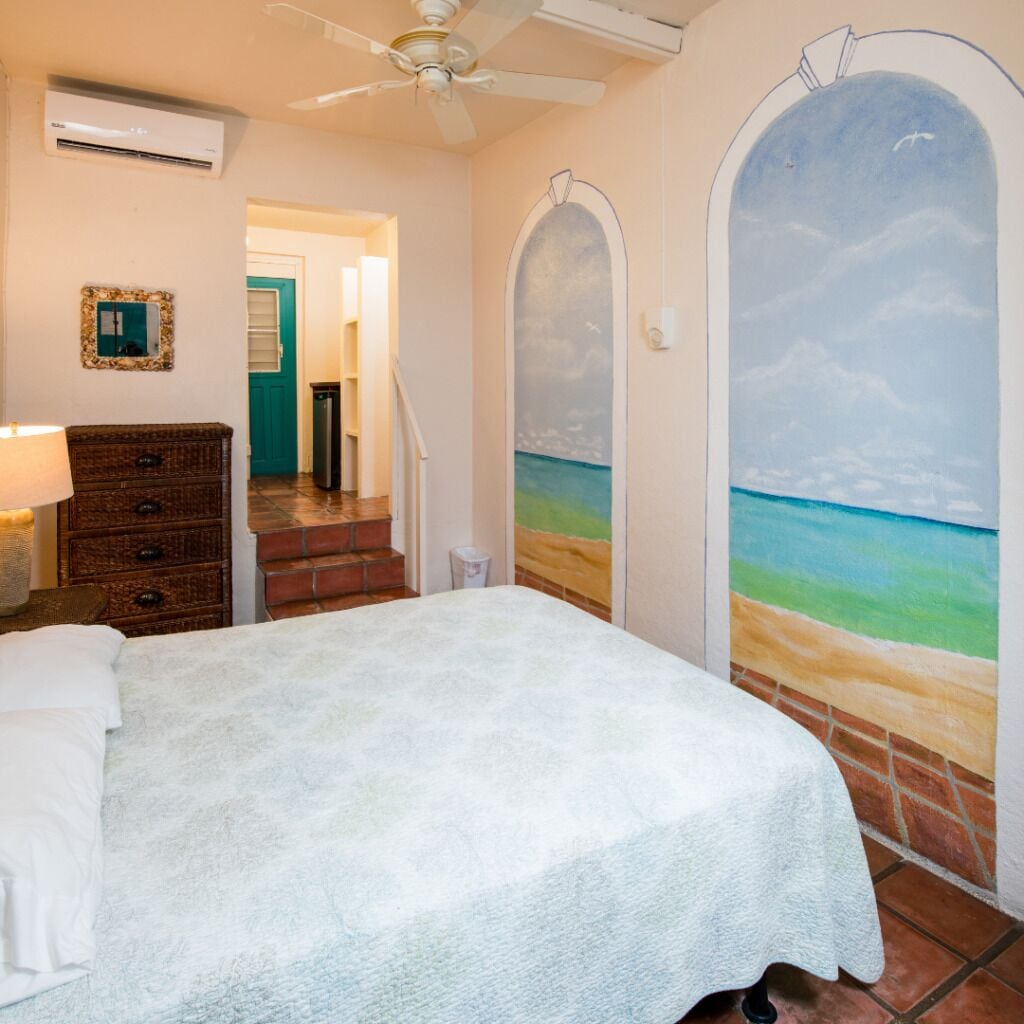 Eenvoudige driepersoonskamer, balkon | Individueel gedecoreerd, individueel gemeubileerd, gratis wifi