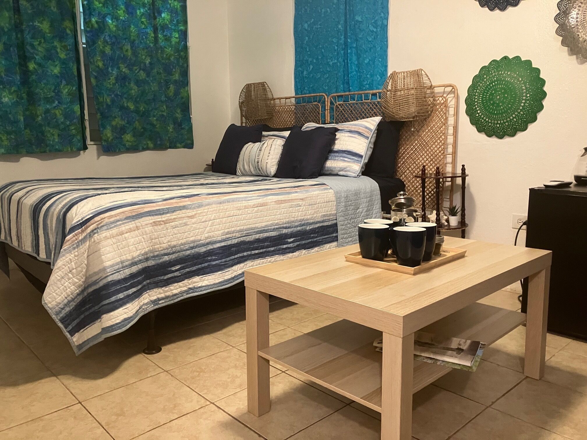 Eenvoudige vierpersoonskamer, patio | Individueel gedecoreerd, individueel gemeubileerd, gratis wifi