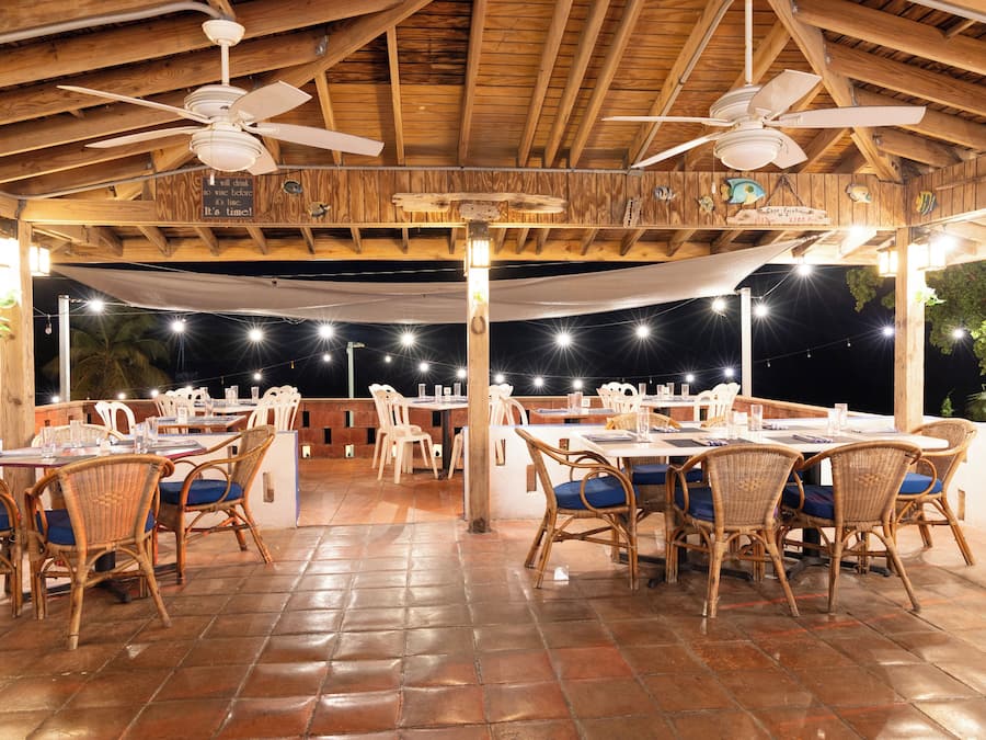 Dinner and brunch served, sea views