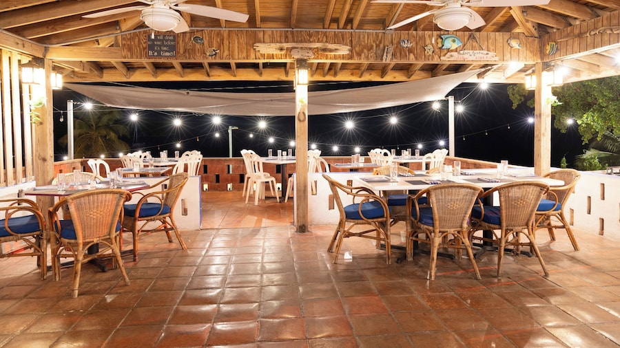 Trade Winds Restaurant & Guesthouse