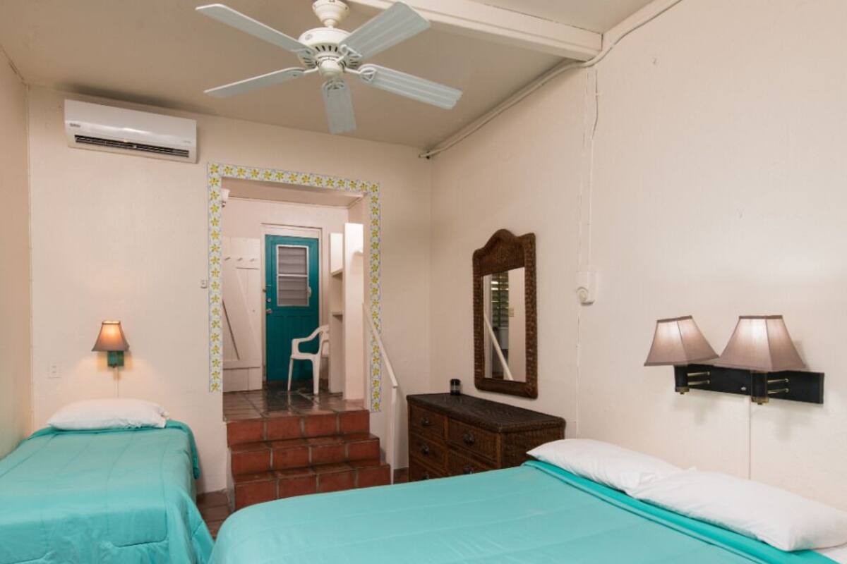 Basic-Vierbettzimmer, Nichtraucher, Balkon | Individuell dekoriert, individuell eingerichtet, kostenloses WLAN