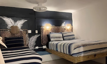 Decoración personalizada, muebles diferentes y wifi gratis . Trade Winds Restaurant & Guesthouse