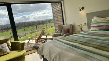 Iron/ironing board, travel crib, free WiFi, bed sheets