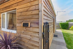 Exterior detail - 1 Bed in Apley (oc-l32084) (Apley)