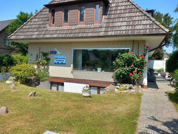 Exterior - Cozy double room with sunny balcony (Sylt)