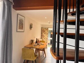 Dining - 1 Bed in Kelso (oc-gd1858) (Kelso)