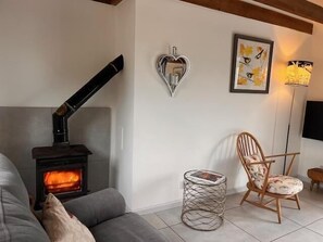 TV, fireplace - 1 Bed in Kelso (oc-gd1858) (Kelso)