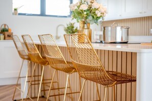 Dining - 4 Bed in Bournemouth (oc-e32247) (Bournemouth)