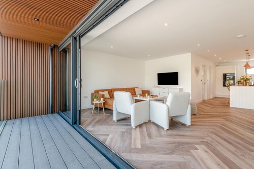 4 Bed in Bournemouth (oc-e32247)
