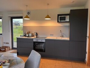 Oven, dishwasher, highchair, cookware/dishes/utensils - 2 Bed in Kelso (oc-gd1861) (Kelso)