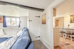 TV - 3 Bed in Stowupland (oc-p32216) (Stowupland)