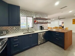 Fridge, microwave, oven, stovetop - Modern Oakland Park Retreat Near Beach & Dining (Oakland Park)
