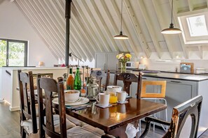 Dining - 2 Bed in Sudbourne (oc-w32264) (Sudbourne)