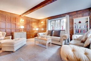 TV, fireplace - 3 Bed in Whitby (oc-w501) (Whitby)
