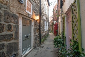 Exterior detail - 3 Bed in Whitby (oc-w501) (Whitby)