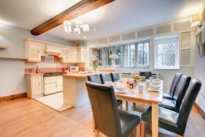 Dining - 3 Bed in Whitby (oc-w501) (Whitby)