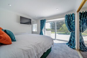 Iron/ironing board, travel cot, free WiFi, bed sheets - 3 Bed in Leswalt (oc-g32241) (Leswalt)