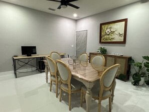 Dining - Comfy 2BR Getaway in Naples (Naples)