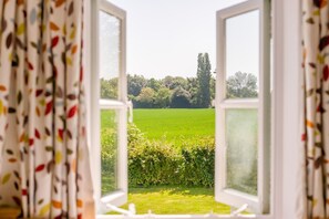 Interior - 3 Bed in Lower Holbrook (oc-2aglh) (Lower Holbrook)