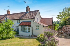 Exterior - 3 Bed in Lower Holbrook (oc-2aglh) (Lower Holbrook)