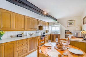Microwave, oven, dishwasher, cookware/dishes/utensils - 2 Bed in Lyth (oc-h32078) (Crosthwaite and Lyth)