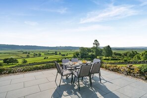 Outdoor dining - 2 Bed in Lyth (oc-h32078) (Crosthwaite and Lyth)